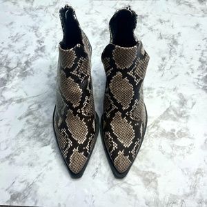 New Vince Camuto Bibestie Bootie Snake Print (Black, White, Cream)